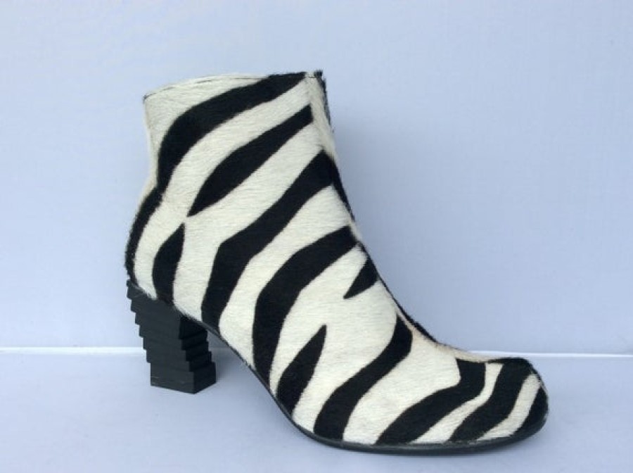 Winter Tango's Shoes | Papucei Hana Black/White