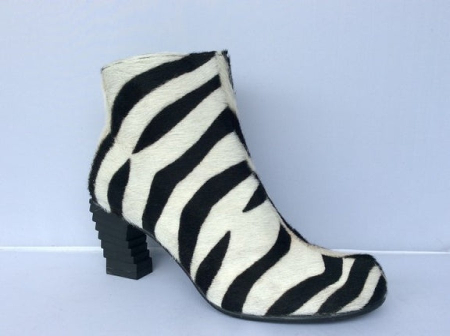 Winter Clearance Tango's Shoes | Papucei Hana Black/White