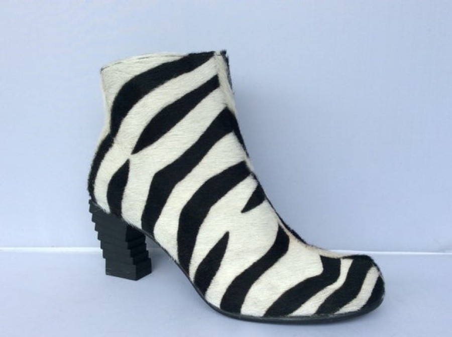 European Footwear Tango's Shoes | Papucei Hana Black/White